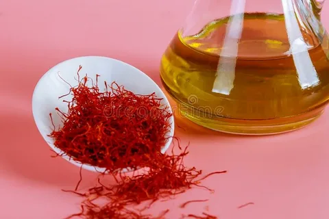 تصویر 5 از زعفران پوشال نگین با رنگ‌ پذیری قوی و رشته‌ های درخشان